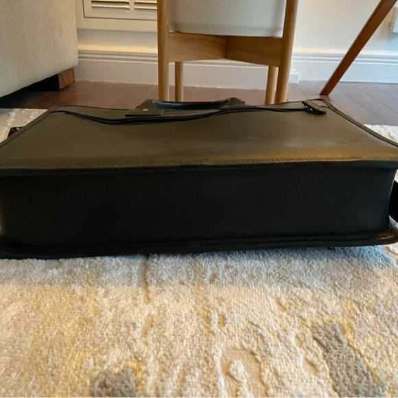 Allen Edmonds black leather single gusset briefcase